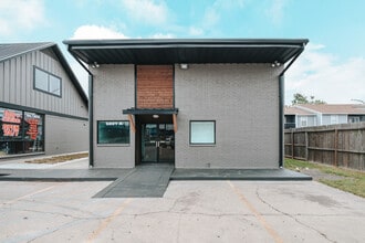 6801 N Navarro St, Victoria, TX à louer Photo de l’immeuble– Image 1 sur 15