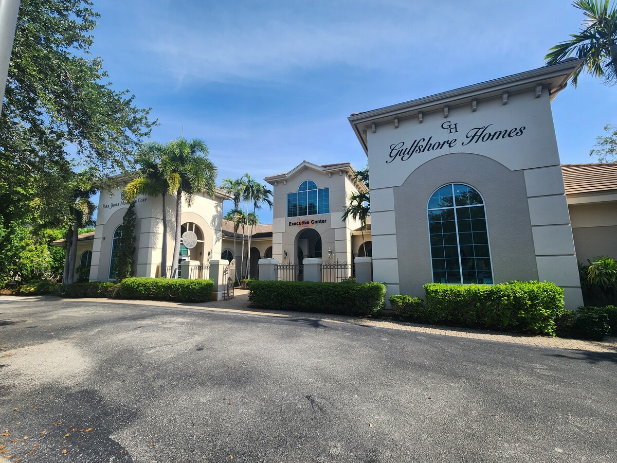 8891 Brighton Ln, Bonita Springs, FL 34135 - Lot 103 - - Photo intérieure - Image 2 of 7