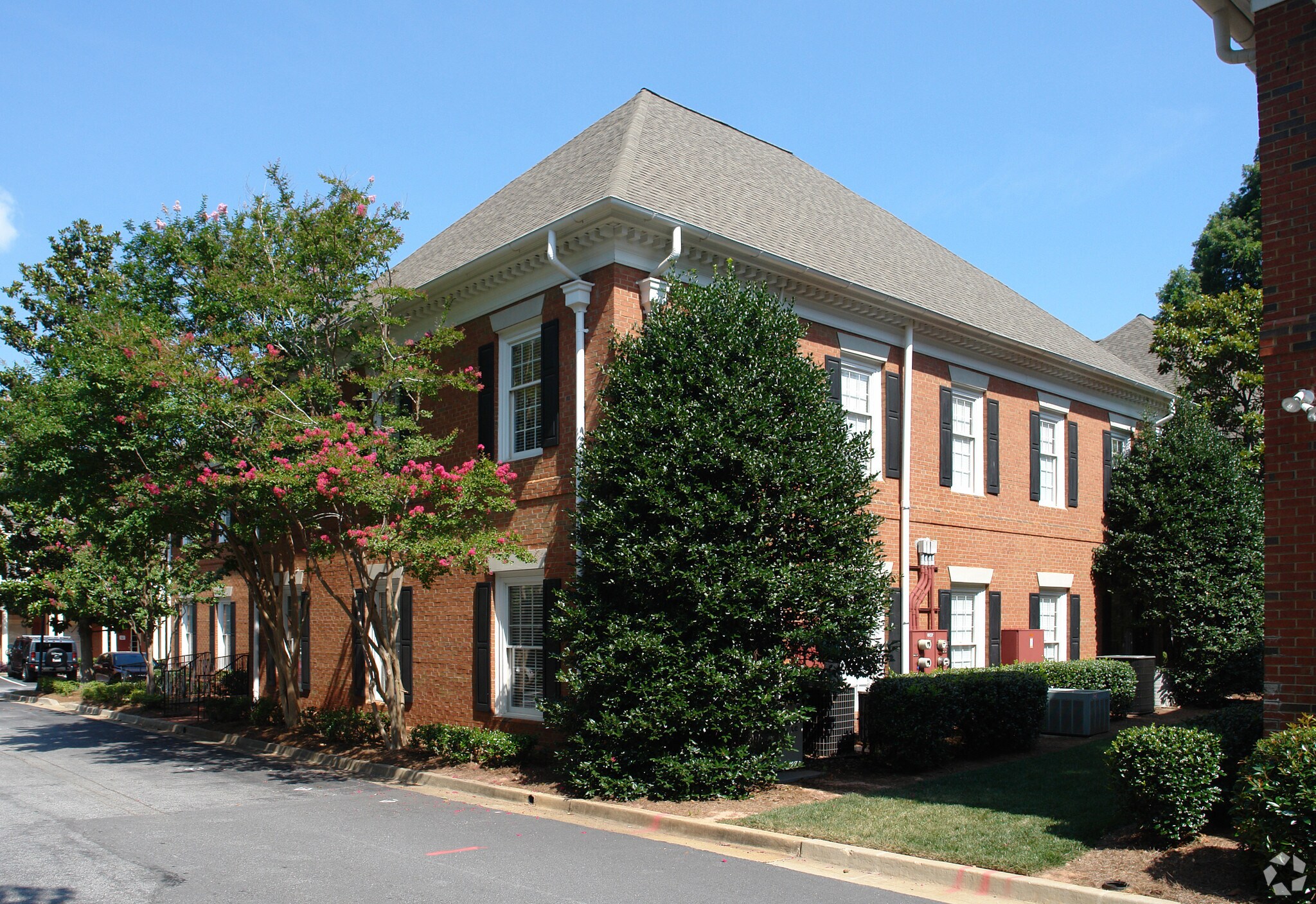 6849 Peachtree Dunwoody Rd NE, Atlanta, GA à louer Photo de l’immeuble– Image 1 sur 3
