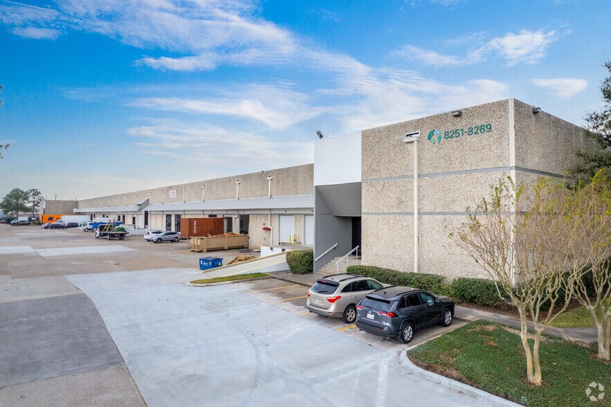 8251-8269 Kempwood Dr, Houston, TX à louer - Photo de l’immeuble – Image 2 sur 6