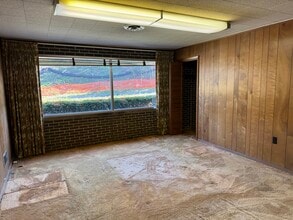 76 Clair St, Irwin, PA à louer Photo intérieure– Image 2 sur 5