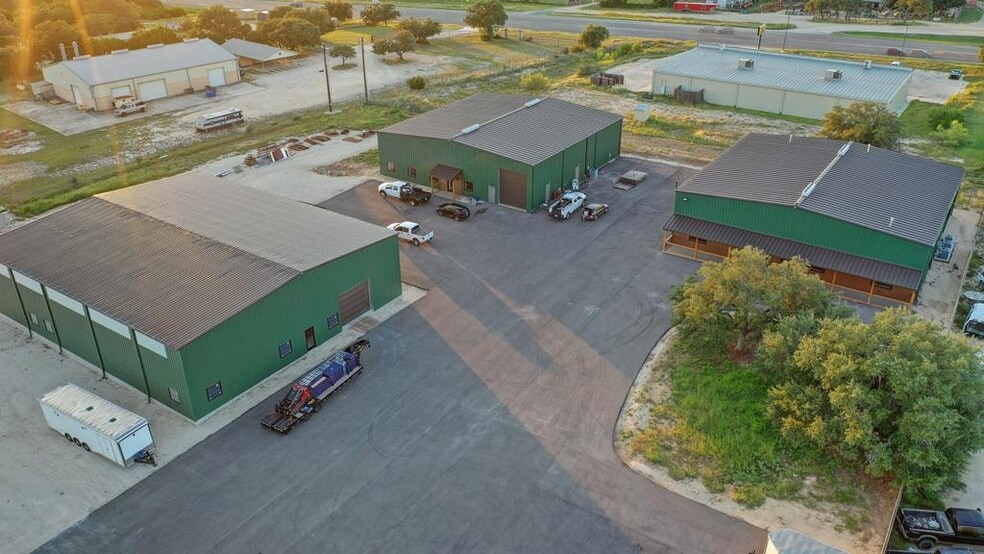 262 Kings Ranch Rd, Bandera, TX à vendre - Photo principale – Image 1 sur 55