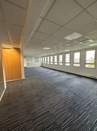 Plus de détails pour 2 Rue Du 19 Mars 1962, Clichy - Bureau à louer