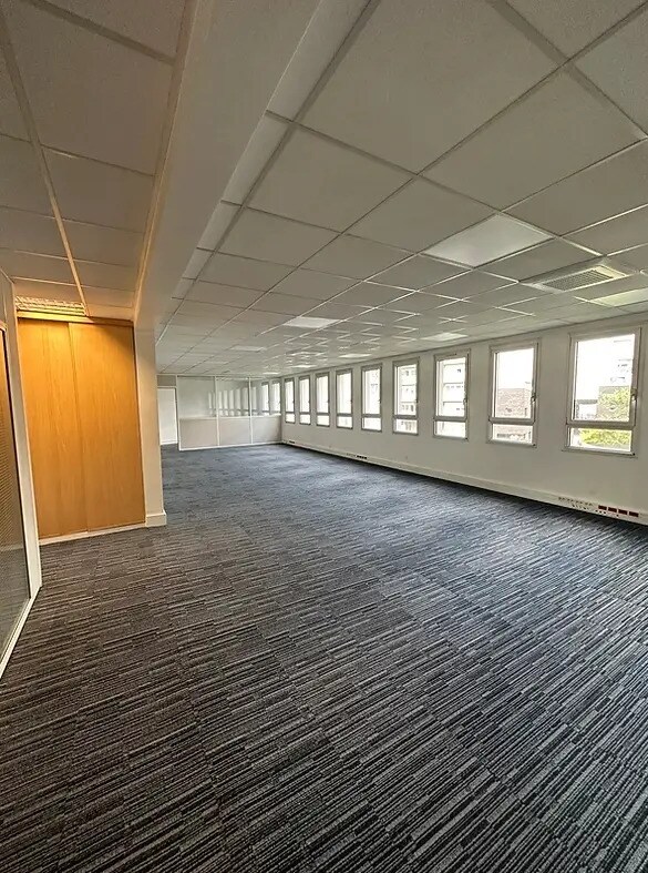 Plus de détails pour 2 Rue Du 19 Mars 1962, Clichy - Bureau à louer