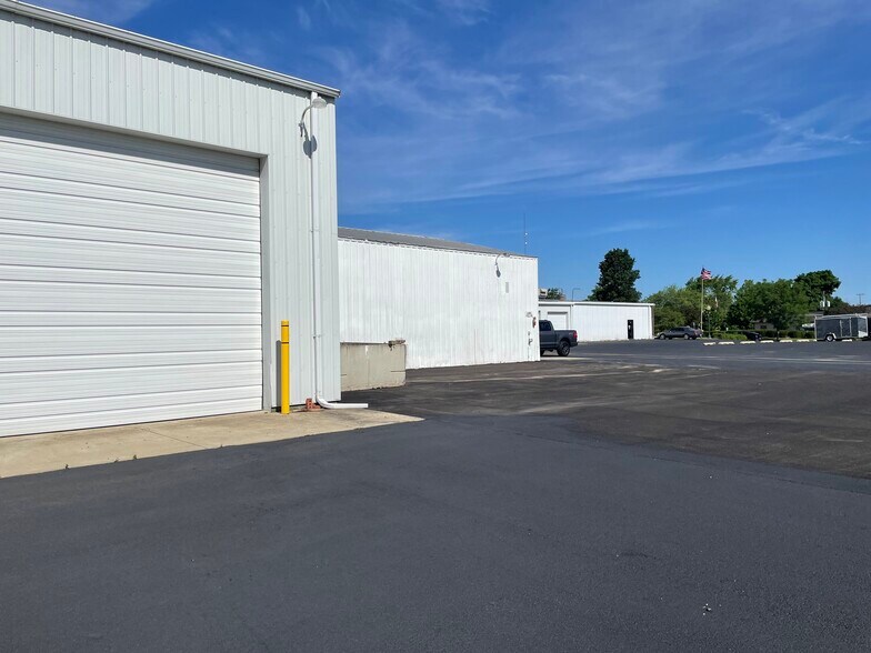 1203 Badger St, Yorkville, IL à louer - Photo de l’immeuble – Image 2 sur 27