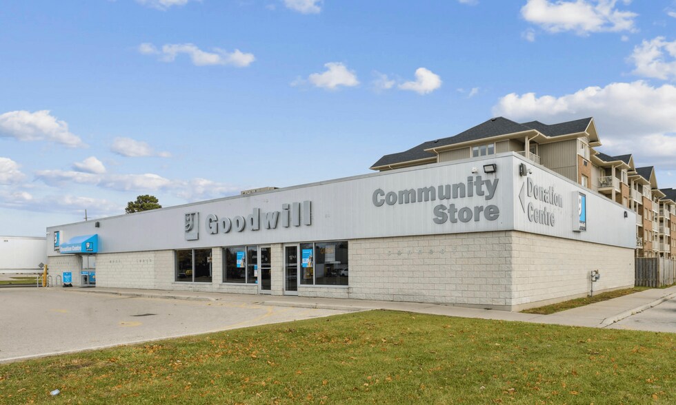 Ontario Retail Portfolio portefeuille de 3 biens à vendre sur LoopNet.fr - Photo de l’immeuble – Image 3 sur 3