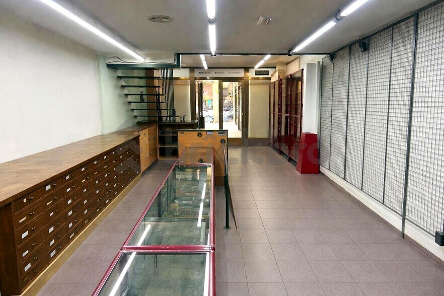 Immeuble residentiel dans Barcelone, Barcelona à vendre - Photo de l’immeuble – Image 2 sur 3