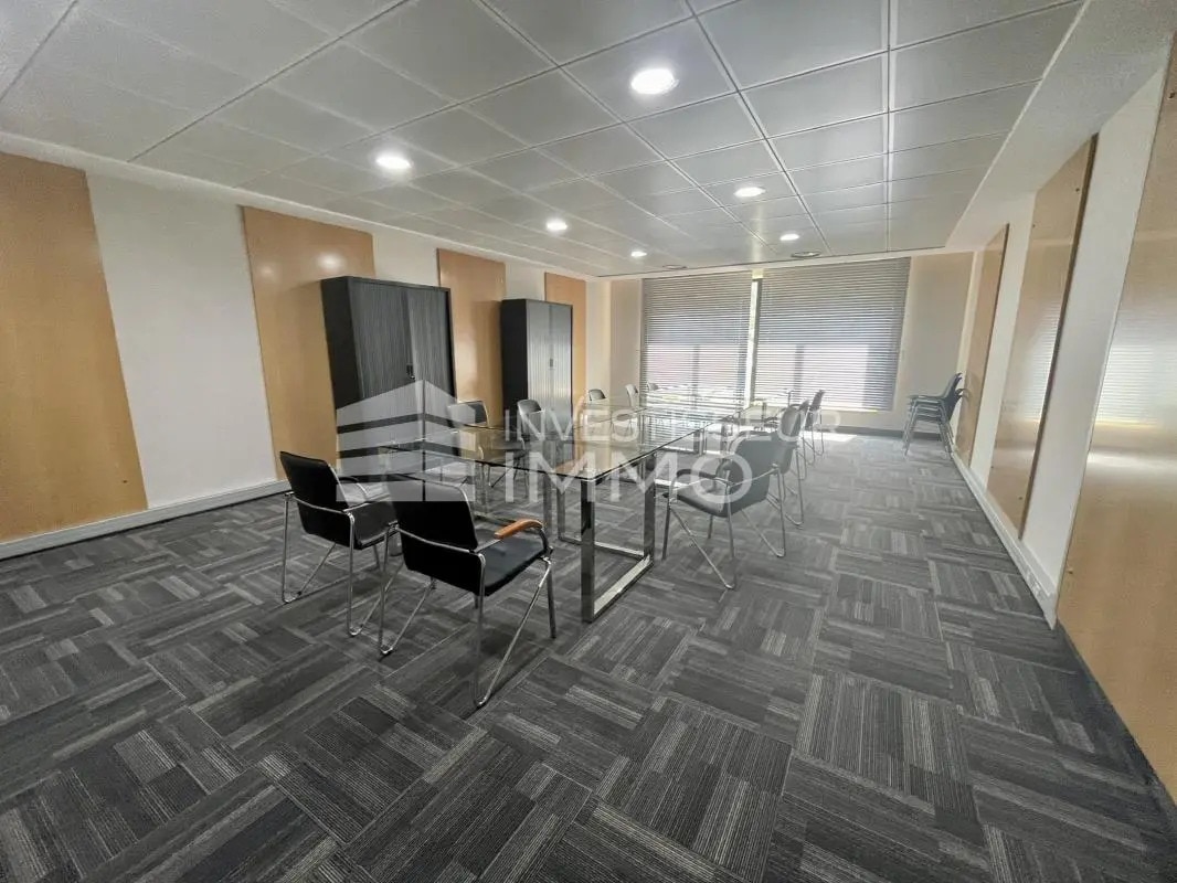 Bureau dans Évry-Courcouronnes à louer Photo intérieure– Image 1 sur 4