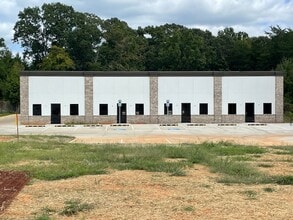 4738 Commons Dr, Denver, NC à louer Photo de l’immeuble– Image 1 sur 13