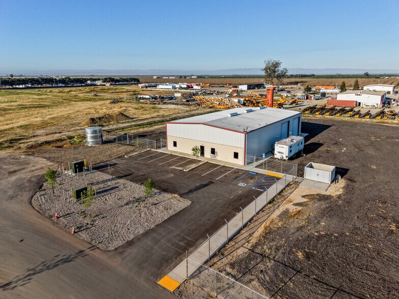 30732 San Diego st, Shafter, CA à louer - Photo de l’immeuble – Image 2 sur 7