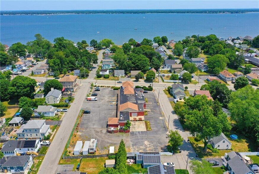 955 W Shore Rd, Warwick, RI à vendre - Photo de l’immeuble – Image 2 sur 19