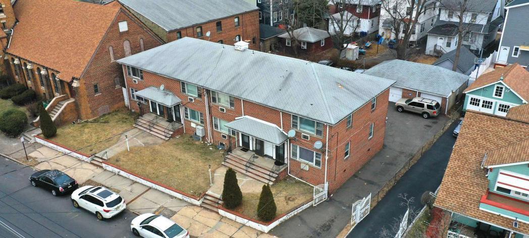 122 Elmwood Ave, Irvington, NJ à vendre Photo de l’immeuble– Image 1 sur 3