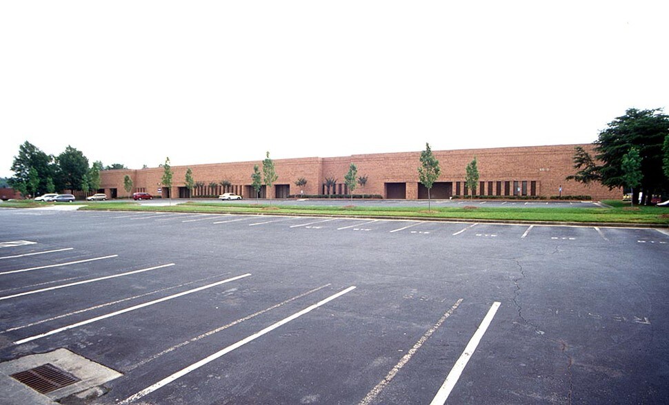 6510 Jimmy Carter Blvd, Norcross, GA à louer - Photo de l’immeuble – Image 3 sur 8
