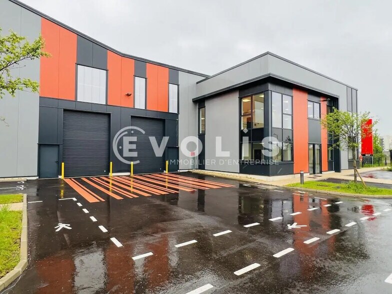 Local d’activités dans Limeil-Brévannes à louer - Photo de l’immeuble – Image 1 sur 14