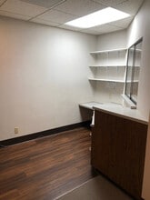 4910 Van Nuys Blvd, Sherman Oaks, CA à louer Photo intérieure– Image 2 sur 4