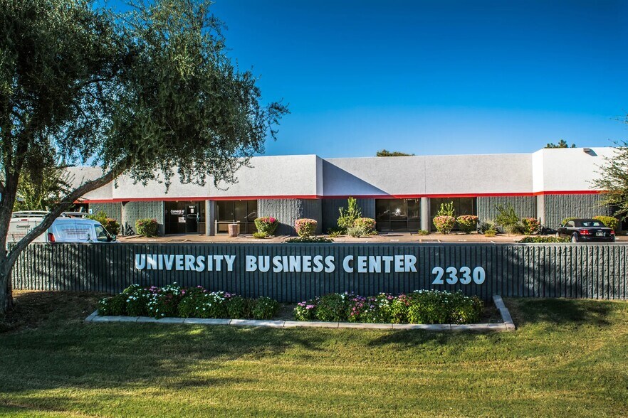 2330 W University Dr, Tempe, AZ à louer - Photo de l’immeuble – Image 3 sur 8