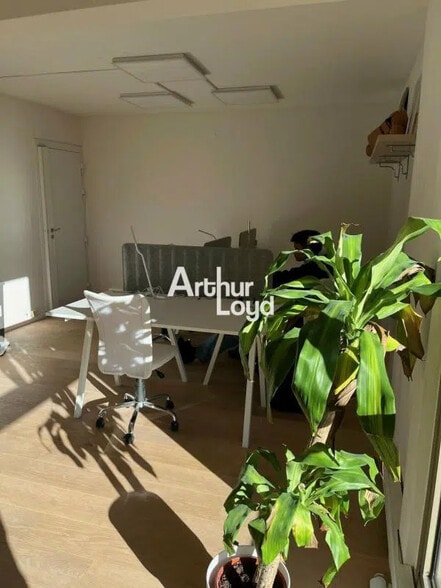 Bureau dans Le Cannet à louer - Photo de l’immeuble – Image 3 sur 7