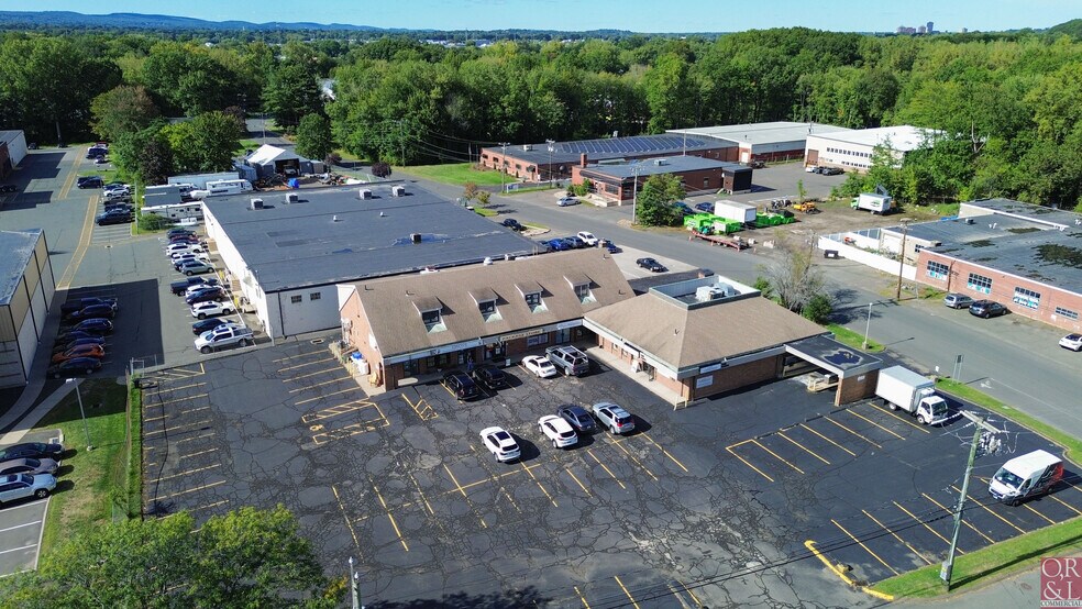 252-260 Hartford Ave, Newington, CT à louer - Photo de l’immeuble – Image 3 sur 4