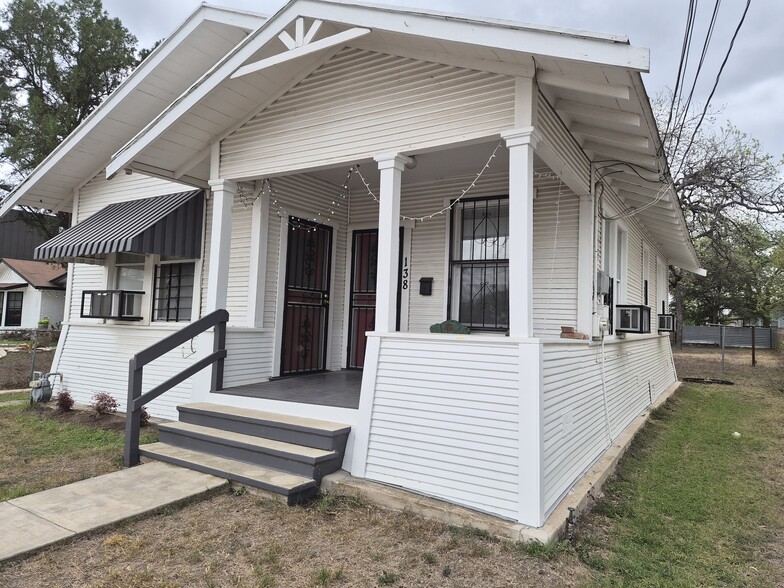 122/126/138 Lone Star Blvd portefeuille de 3 biens à vendre sur LoopNet.fr - Photo principale – Image 1 sur 9