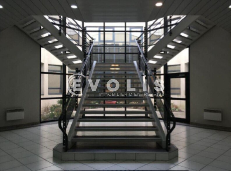 Bureau dans Guyancourt à louer - Hall d’entrée – Image 3 sur 5