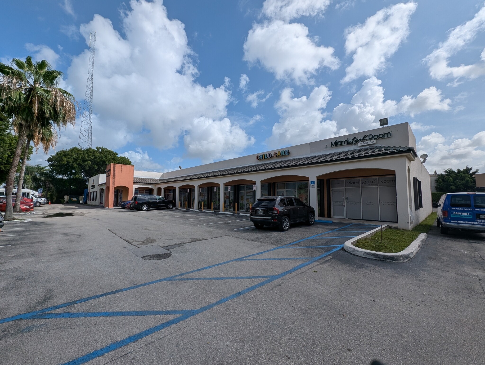 12975 W Okeechobee Rd, Hialeah, FL à louer Photo de l’immeuble– Image 1 sur 11