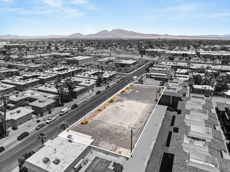 1111 Sierra Vista Dr, Las Vegas, NV à vendre - Photo de l’immeuble – Image 3 sur 11