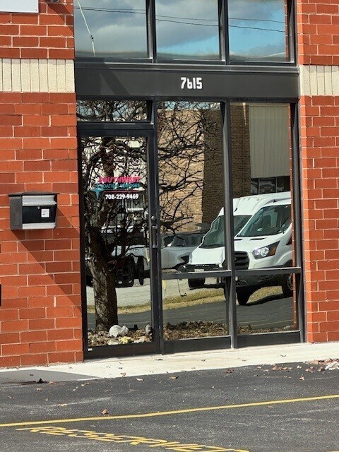 7615 W 100th Pl, Bridgeview, IL à louer Photo principale– Image 1 sur 7