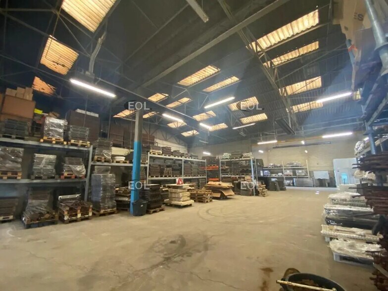 Local d’activités dans Ozoir-la-Ferrière à louer - Photo de l’immeuble – Image 1 sur 7