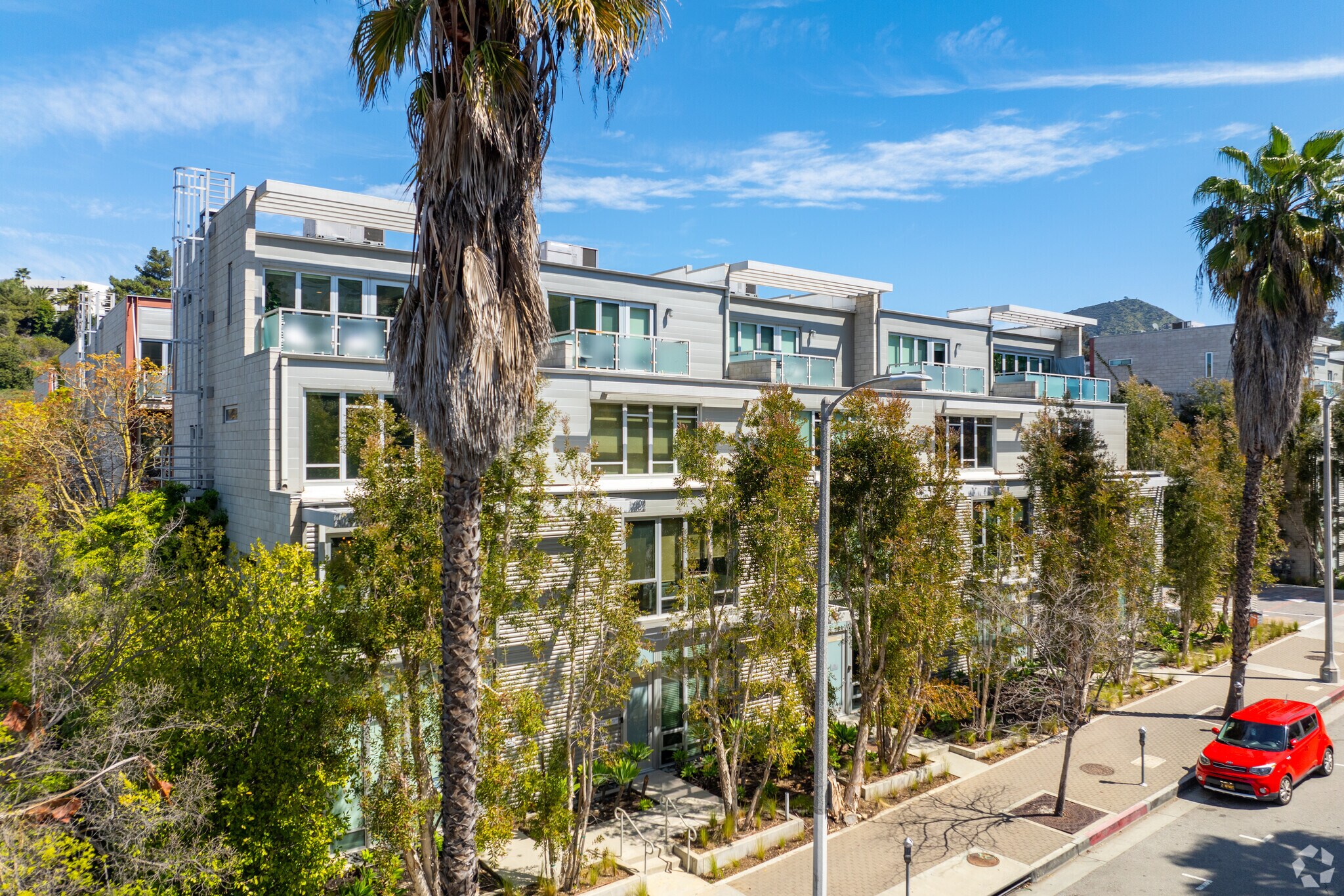 3450 Cahuenga Blvd W, Los Angeles, CA à louer Photo de l’immeuble– Image 1 sur 17