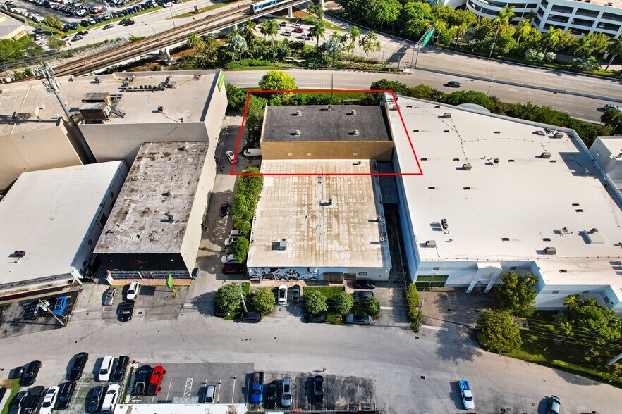6830-6840 SW 81st Ter, Miami, FL à louer - Photo de l’immeuble – Image 2 sur 8