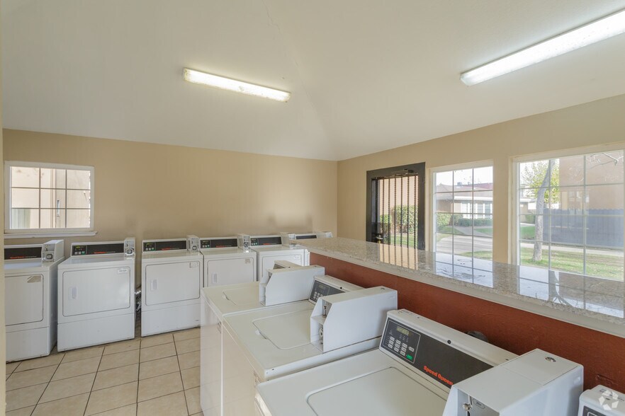 5900 Riza Ave, Sacramento, CA à vendre - Photo de l’immeuble – Image 2 sur 7