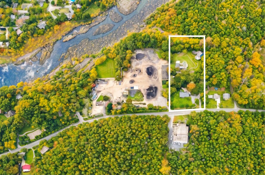 380 Yaphank Middle Island Rd, Yaphank, NY à vendre - Photo de l’immeuble – Image 1 sur 10