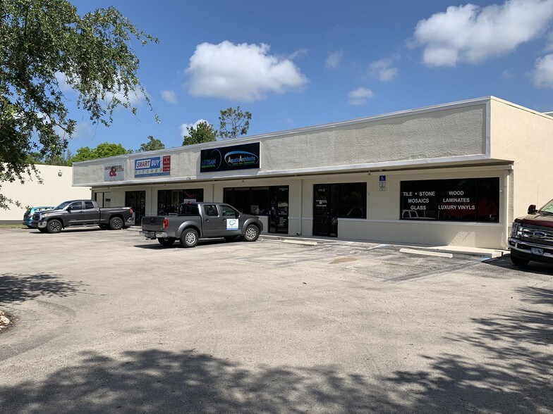 1791 Trade Center Way, Naples, FL à vendre - Photo de l’immeuble – Image 1 sur 3