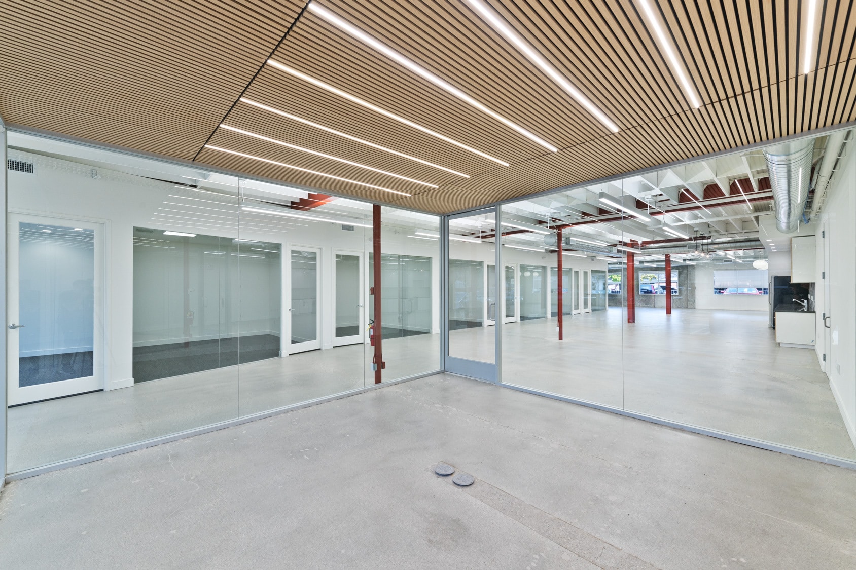 2036-2048 Armacost Ave, Los Angeles, CA à louer Photo intérieure– Image 1 sur 3