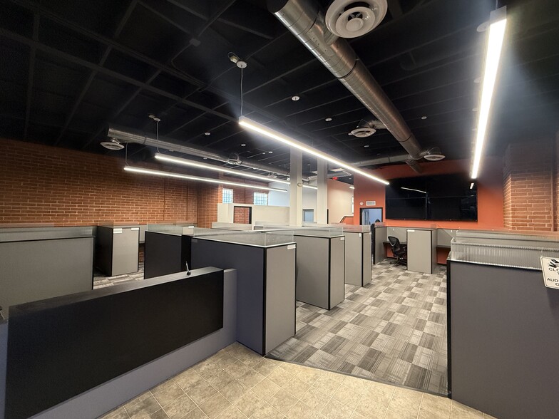 7525 Topanga Canyon Blvd, Canoga Park, CA à louer - Photo de l’immeuble – Image 2 sur 10