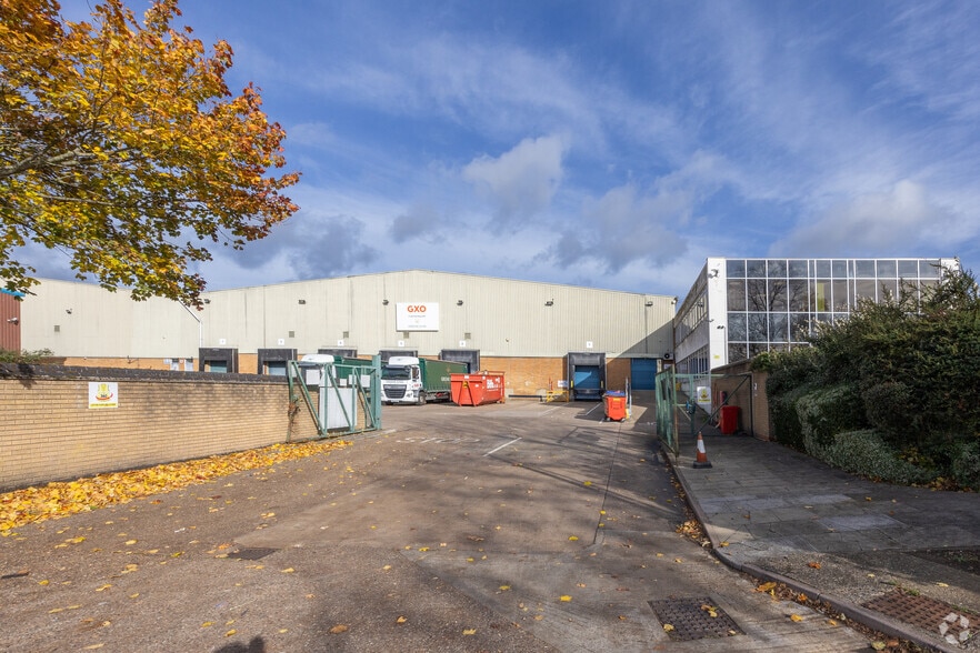 1 Gambrel Rd, Northampton à louer - Photo principale – Image 3 sur 4