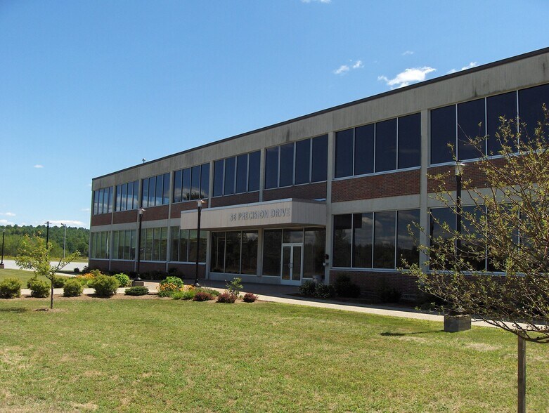 36 Precision Dr, North Springfield, VT à louer - Photo principale – Image 1 sur 7