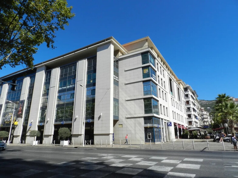 17 Place De La Liberte, Toulon à louer - Photo de l’immeuble – Image 2 sur 7