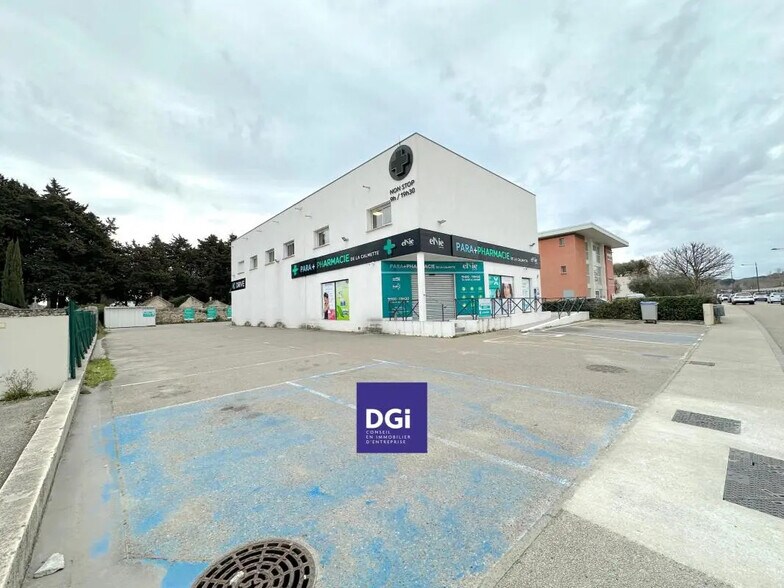 Local commercial dans La Calmette à louer - Photo de l’immeuble – Image 1 sur 9