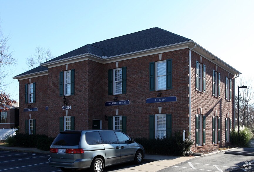 9204 Falls Of Neuse Rd, Raleigh, NC à louer - Photo de l’immeuble – Image 3 sur 5