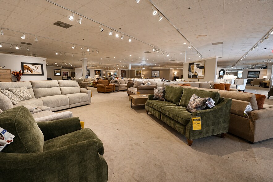 2440 S Interstate 35, San Marcos, TX à louer - Photo de l’immeuble – Image 2 sur 7