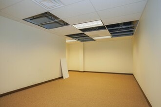 15 Tech Valley Dr, East Greenbush, NY à louer Photo de l’immeuble– Image 2 sur 4