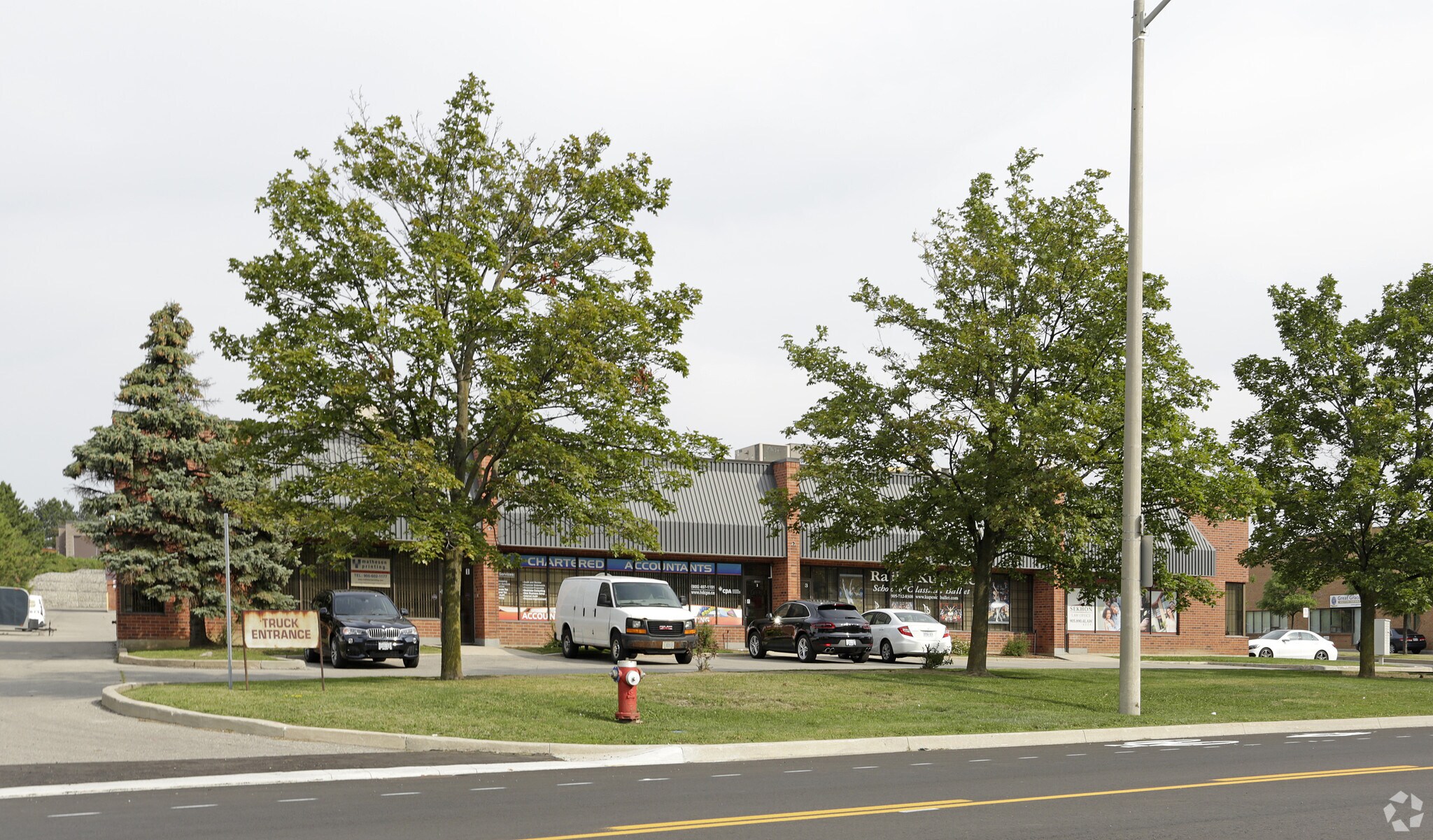 215 Traders Blvd E, Mississauga, ON à louer Photo principale– Image 1 sur 11