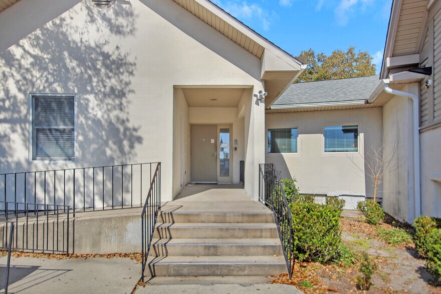4951 Jenkins Ave, North Charleston, SC à louer - Photo de l’immeuble – Image 3 sur 22