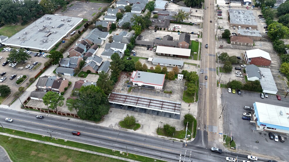 110 S Foster Dr, Baton Rouge, LA à vendre - Photo de l’immeuble – Image 1 sur 3