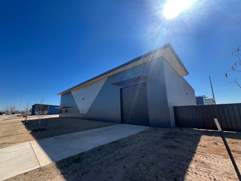 616 NW 125th st, Oklahoma City, OK à louer - Photo de l’immeuble – Image 3 sur 19