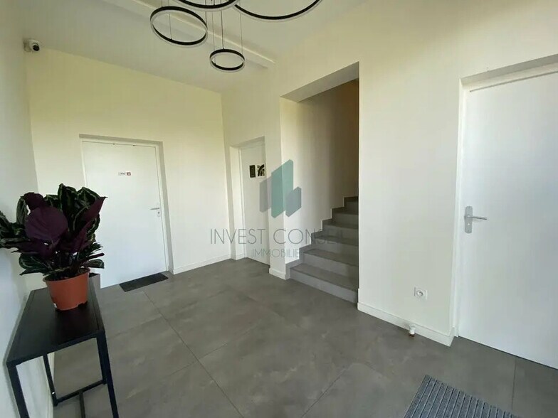 Bureau dans Viarmes à louer - Photo de l’immeuble – Image 3 sur 6