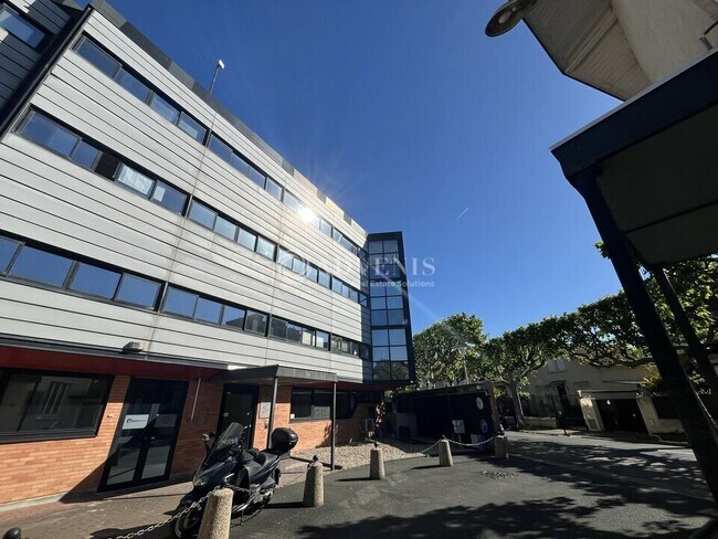 Plus de détails pour 7 Rue Roland Martin, Champigny-sur-Marne - Bureau à louer