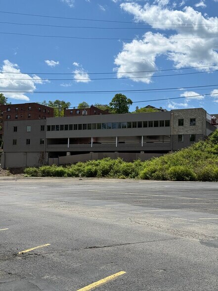 1665 Washington Rd, Pittsburgh, PA à louer - Photo de l’immeuble – Image 3 sur 6