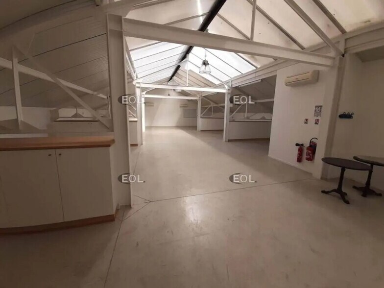 Local d'activités dans Saint-Maur-des-Fossés à vendre - Photo intérieure – Image 3 sur 8